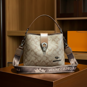 Exclussive Crossbody Bag / code=pb3cr